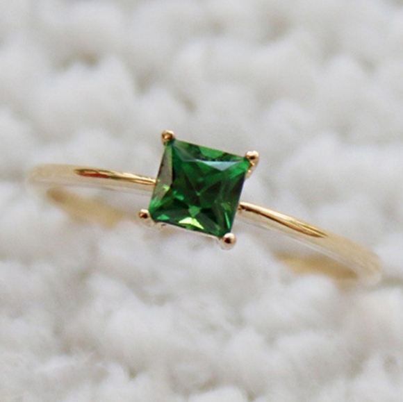 Emerald Goldtone Ring - Picture 3 of 4